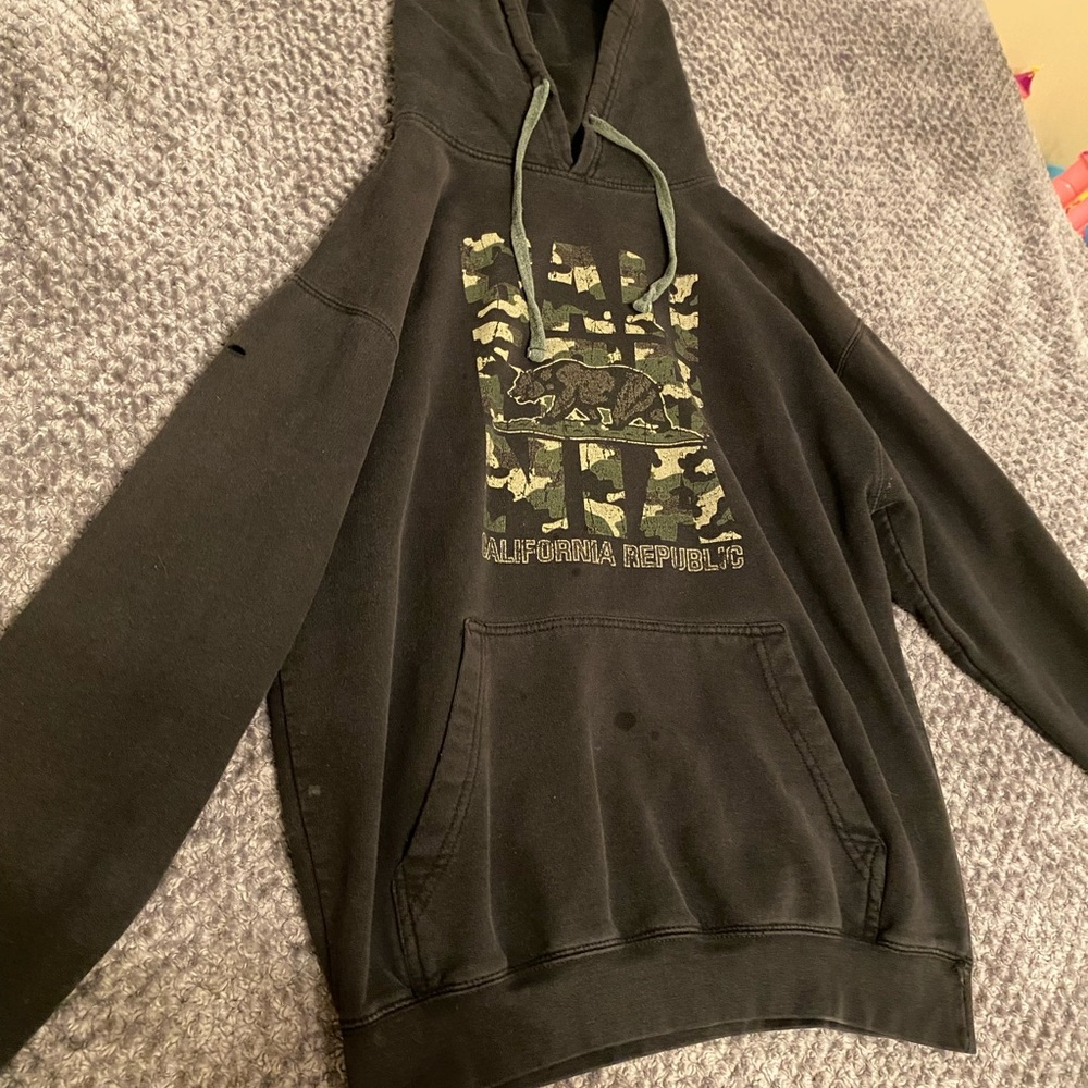 Men's Black Hoodie Sweatshirt with Camo California Republic Graphic